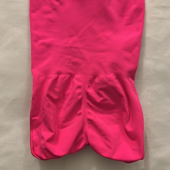 SKIMS SEAMLESS SCULPT BRIEF BODYSUIT - Picture 5 of 5